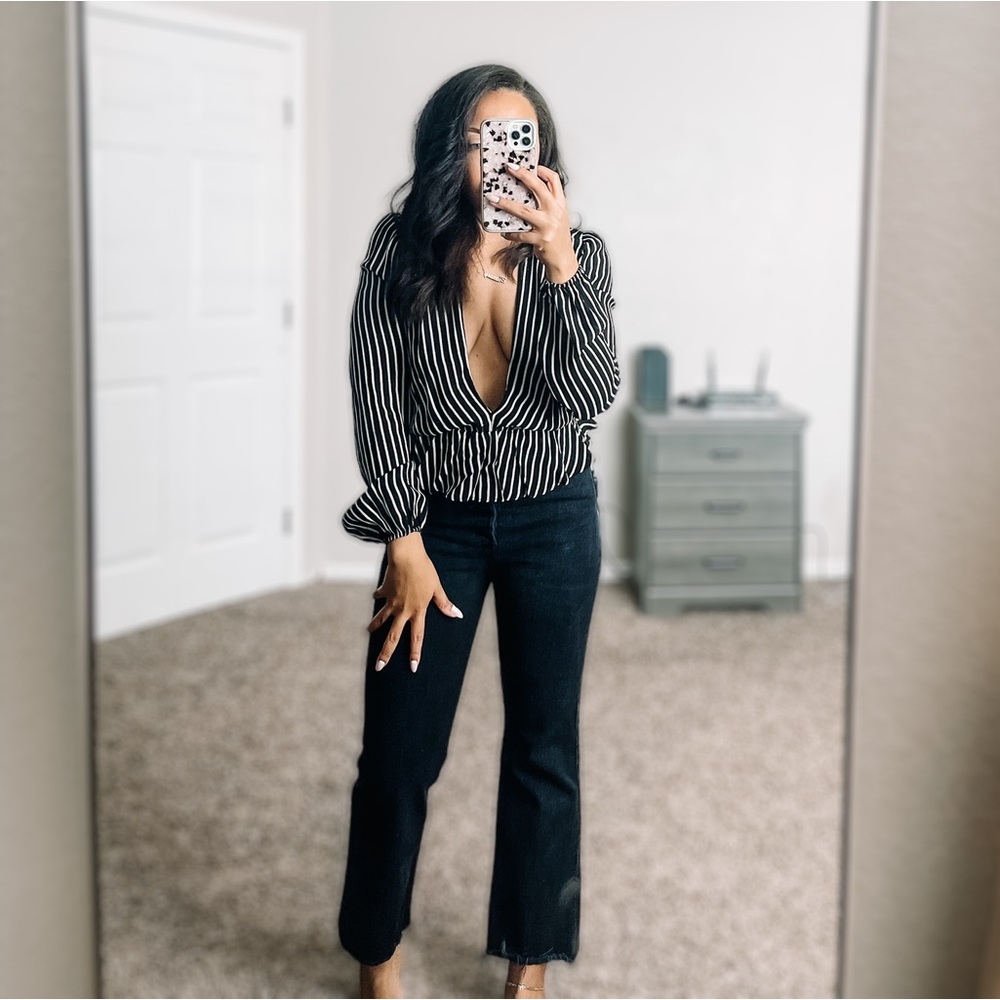 Reformation deep v, stripped blouse with elastic waist - Picture 15 of 16
